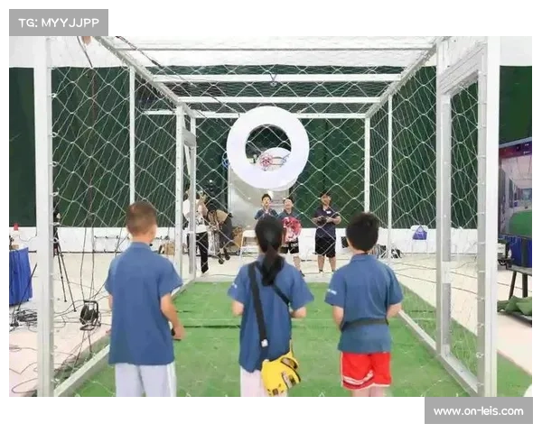 世界无人机足球锦标赛体验区吸引银发族参与