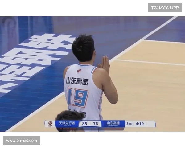 前国手于德豪半决赛5分钟0分5犯被罚下,抱头不敢相信判罚